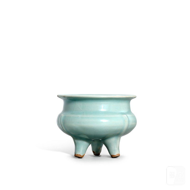 A Longquan celadon-glazed tripod incense burner, Southern Song dynasty | 南宋 龍泉窰青釉鬲式爐 - 图2